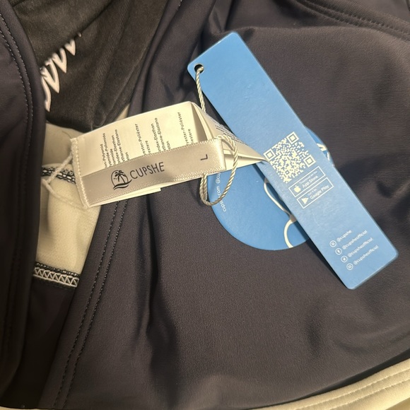 Bathing suit - Picture 4 of 4